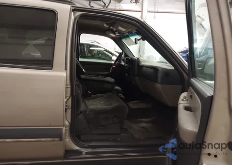 2002 Chevrolet Tahoe Ls z USA, uszkodzony, nr VIN 1GNEK13V42J140697